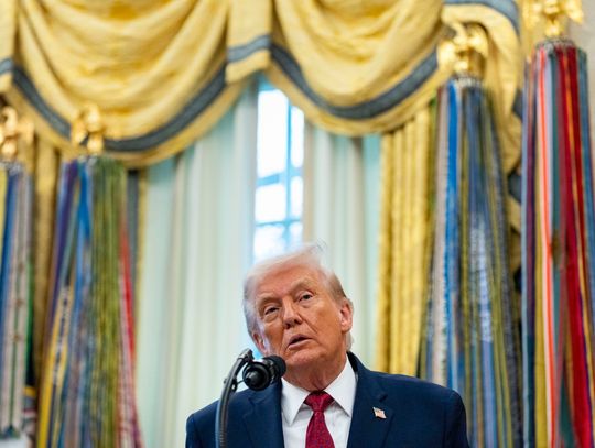 Trump stanął w obronie Wiles i przyznał, że ma „osobowość alkoholika” Trump stanął w obronie Wiles i przyznał, że ma „osobowość alkoholika”