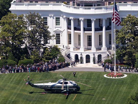 Trump wyruszył do Chin z pierwszą wizytą od dziewięciu lat