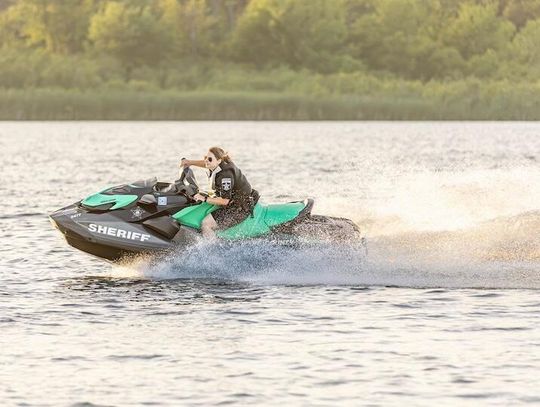 Trzech uczestników wieczoru kawalerskiego uratowanych z jeziora