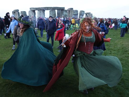 Tysiące ludzi w Stonehenge świętowały przesilenie zimowe