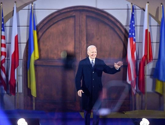 Ukraina. Media: prezydent Biden, składając wizyty w Kijowie i Warszawie, "przetasował wszystkie karty" Putina