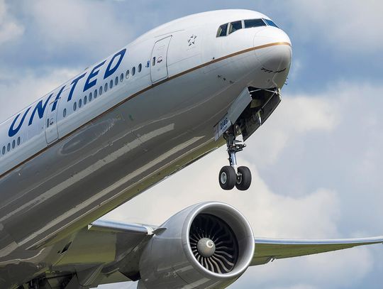 United Airlines: koniec z głośną muzyką i filmami, kary za brak słuchawek