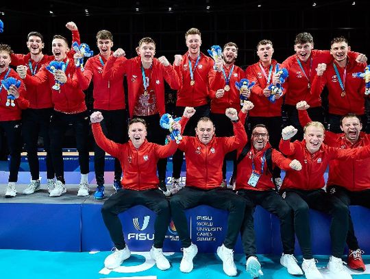 Uniwersjada - złoto Ostrowskiego na 1500 m, sztafety mieszanej 4x400 m i siatkarzy