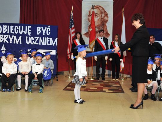 Uroczyście i emocjonująco. Pasowanie na ucznia w Polskiej Szkole im. gen. Pułaskiego