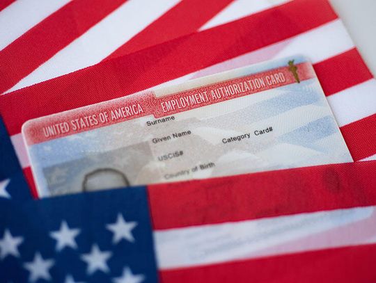 Urząd imigracyjny skrócił ważność pozwoleń na pracę dla uchodźców