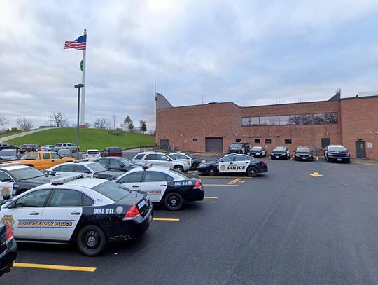 W Bolingbrook imigrant aresztowany przez agentów federalnych na posterunku miejscowej policji W Bolingbrook imigrant aresztowany przez agentów federalnych na posterunku miejscowej policji