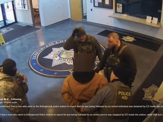 W Bolingbrook imigrant aresztowany przez agentów federalnych na posterunku miejscowej policji (WIDEO)