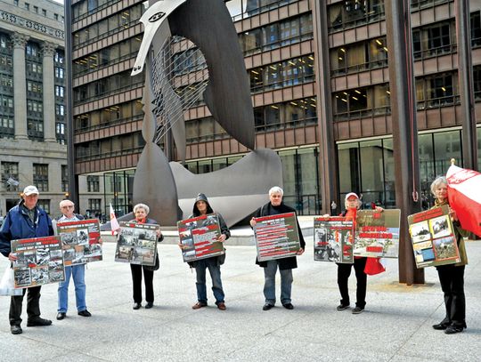 W centrum Chicago Polacy z ulotkami ws. Smoleńska