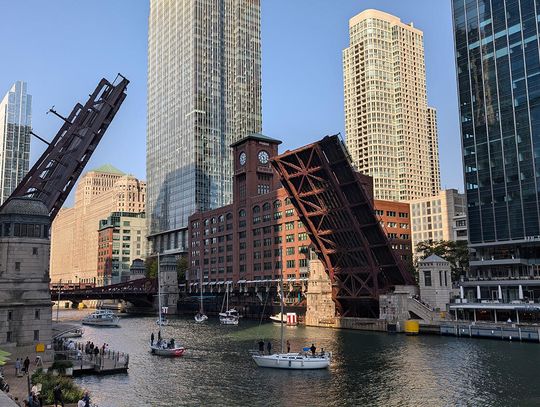 W Chicago rozpoczyna się jesienne podnoszenie mostów – kierowców czekają utrudnienia