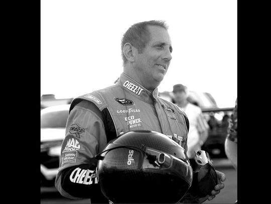 W katastrofie małego samolotu odrzutowego zginął znany amerykański kierowca wyścigowy i sześcioro jego krewnych W katastrofie małego samolotu odrzutowego zginął znany amerykański kierowca wyścigowy i sześcioro jego krewnych