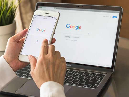 W ostatnim miesiącu kampanii Polacy pytali Google o Nawrockiego, aborcję i głosowanie online