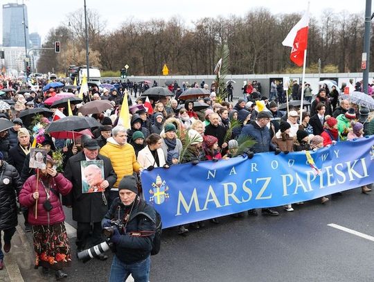 W polskich miastach przeszedł  Narodowy Marsz Papieski