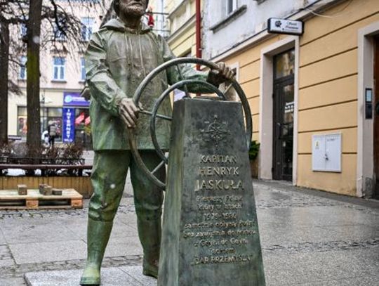 W Przemyślu odsłonięto pomnik żeglarza Henryka Jaskuły