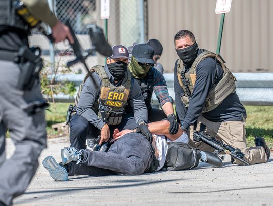 W tym roku deportowanych zostało ponad 527 tys. imigrantów, którzy przebywali w kraju nielegalnie