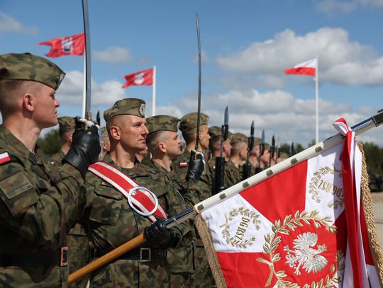 W warszawskiej brygadzie pancernej upamiętnienie końca II wojny światowej z udziałem premiera i szefa MON