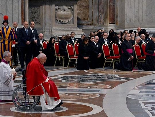 W Wielki Piątek papież przewodniczył nabożeństwu Męki Pańskiej