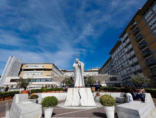 W związku z hospitalizacją papieża audiencje odwołane do 20 października