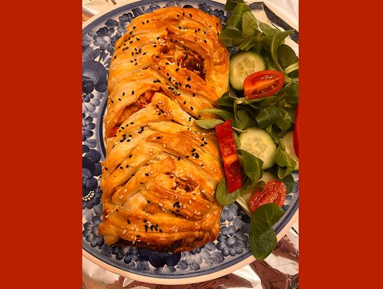 Warkocz z ciasta francuskiego z kurczakiem