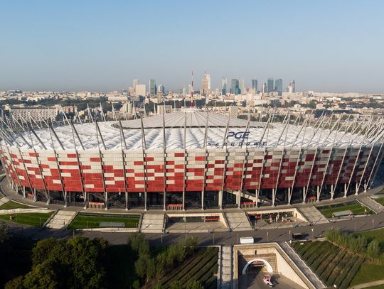 Warszawa. Fani Taylor Swift też stali w ciszy w godzinę "W"