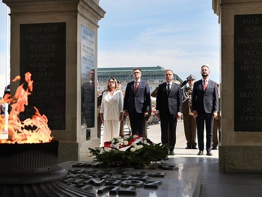 Warszawa. Przedstawiciele władz państwowych złożyli wieniec przed Grobem Nieznanego Żołnierza