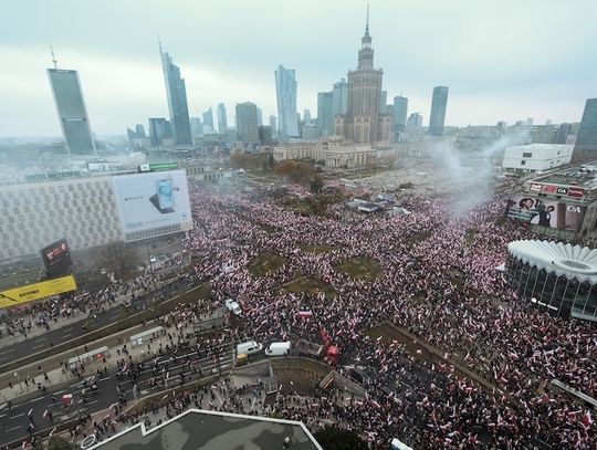 Warszawa. Rozpoczął się Marsz Niepodległości