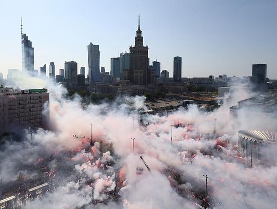 Warszawa. Stolica oddała hołd powstańcom warszawskim w godzinę "W" (ZDJĘCIA)