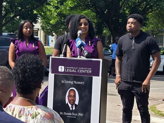 Wdowa i syn byłego komisarza powiatu Cook zastrzeleni w domu na zachodzie Chicago