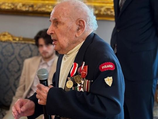 Weteran spod Monte Cassino płk Lipiński świętował w ambasadzie RP setne urodziny