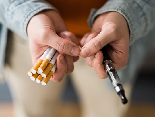 WHO: spada liczba palaczy papierosów, ale coraz więcej osób sięga po e-papierosy