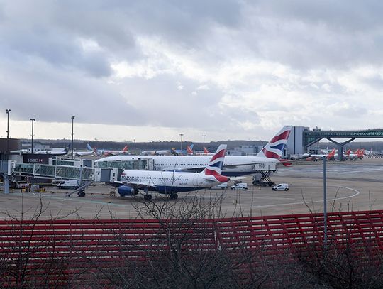 Wielka Brytania. Sparaliżowane przez drony Gatwick pozostanie zamknięte do piątku (ZDJĘCIA)