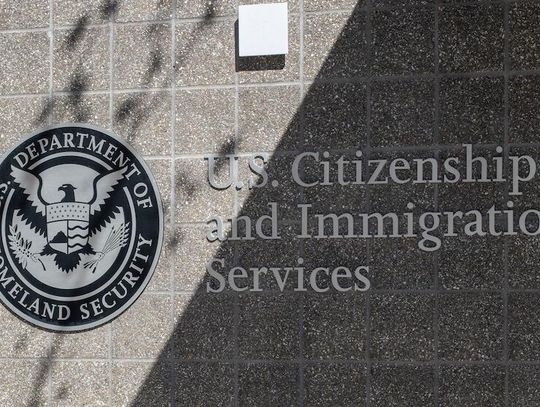 Władze federalne wstrzymały decyzje w sprawie wszystkich wniosków o azyl