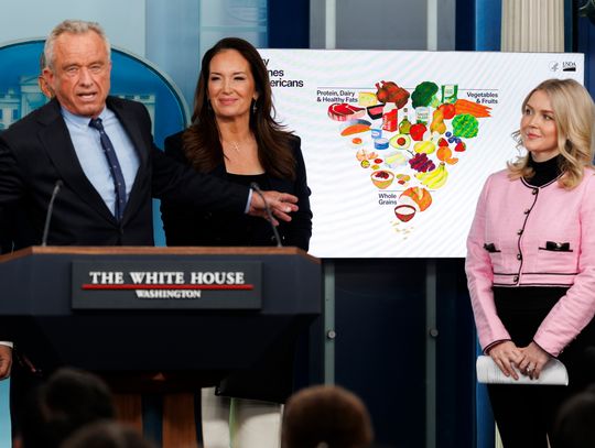 Władze ogłosiły nowe wytyczne żywieniowe, zalecane jest m.in. spożywanie tłustego mleka Władze ogłosiły nowe wytyczne żywieniowe, zalecane jest m.in. spożywanie tłustego mleka