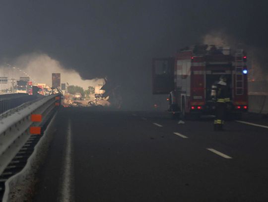 Włochy. Dwóch zabitych i 55 rannych w eksplozji na autostradzie k. Bolonii (ZDJĘCIA)