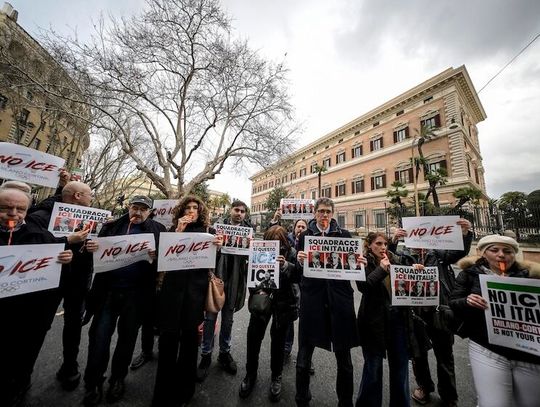 Włochy. Protest w Mediolanie przeciwko obecności funkcjonariuszy ICE w czasie igrzysk