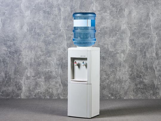 Woda z dystrybutora może być brudniejsza niż z kranu