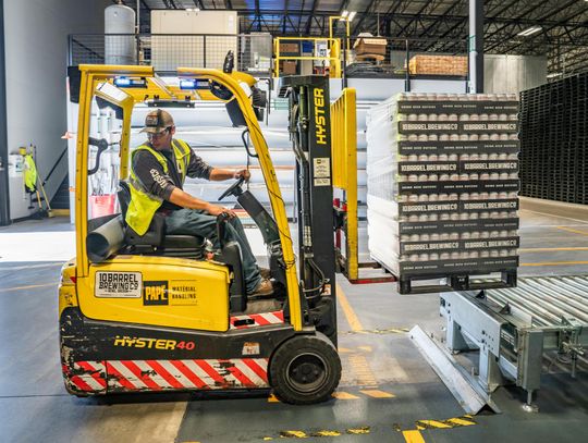 Wynajem wózków widłowych - kiedy to rozwiązanie ma największy sens?