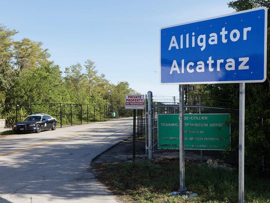 Z „aligatorowego Alcatraz” wywieziono wszystkich zatrzymanych imigrantów