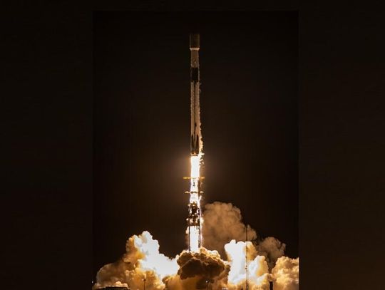 Z Kalifornii wystartowała rakieta Falcon 9 z polskimi satelitami
