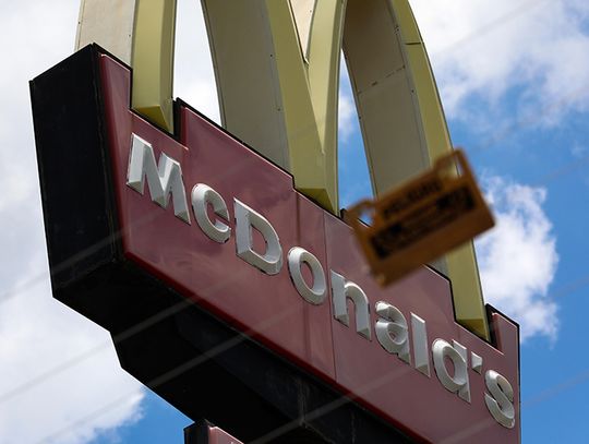 Zaatakował siekierą pracowników McDonald’s, bo nie dostał jedzenia za darmo