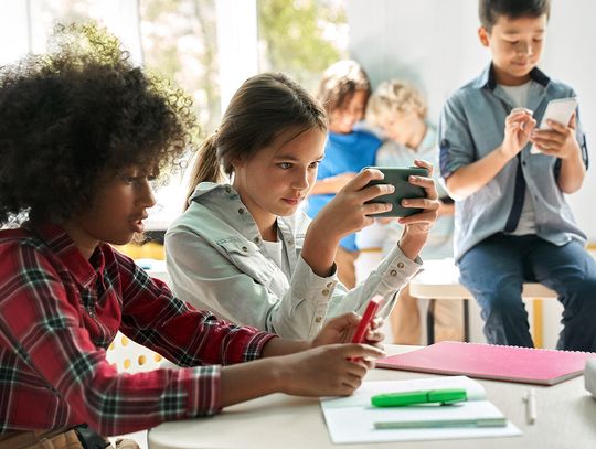 Zakaz telefonów w klasach Illinois odłożony