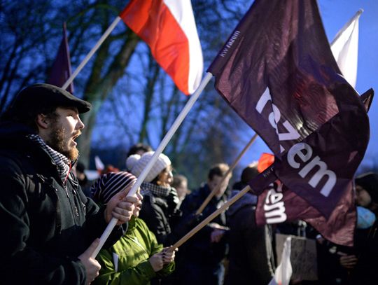 Zakończyła się pikieta Partii Razem ws. TK przed kancelarią premiera