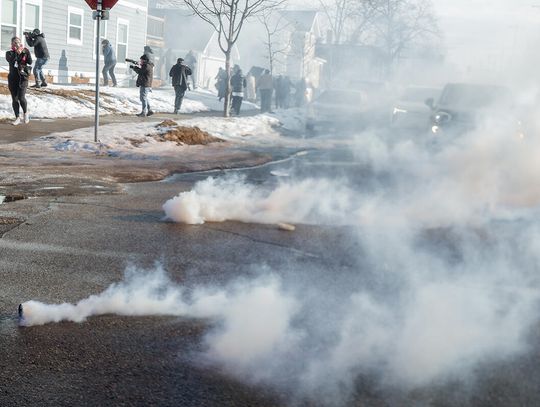 Zatrzymania i gaz łzawiący przeciwko uczestnikom protestów w Minneapolis (WIDEO | ZDJĘCIA)