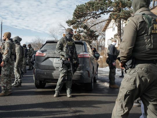 Zatrzymano funkcjonariusza ICE, który postrzelił imigranta w Minneapolis