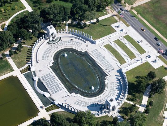 Zatrzymano podejrzaną o wandalizm wobec pomnika II wojny światowej