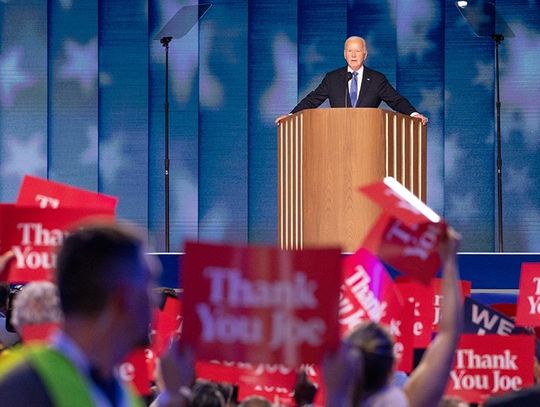 Zatwierdzony program wyborczy Demokratów wciąż zawiera wzmianki o "drugiej kadencji" Bidena