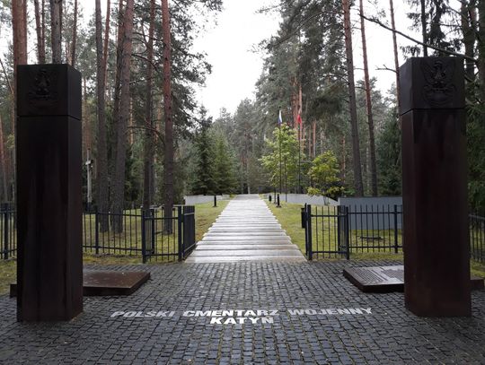 Zdemontowano tablice na polskim cmentarzu w Katyniu