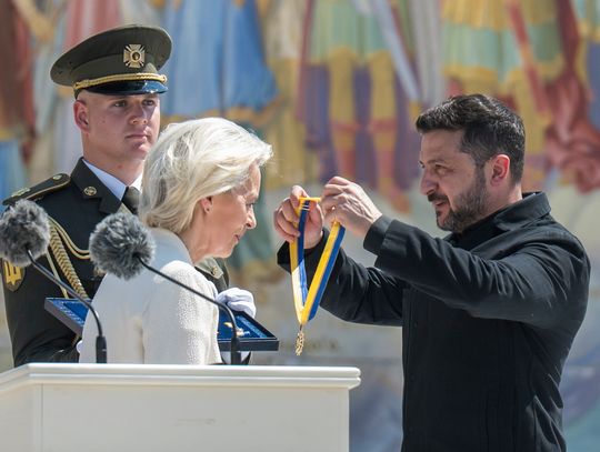 Zełenski odznaczył przewodniczącą KE von der Leyen Orderem Europy