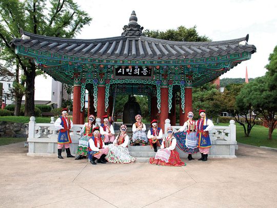 Zespół Pieśni i Tańca „Polonia” na festiwalu w Korei Południowej Zespół Pieśni i Tańca „Polonia” na festiwalu w Korei Południowej