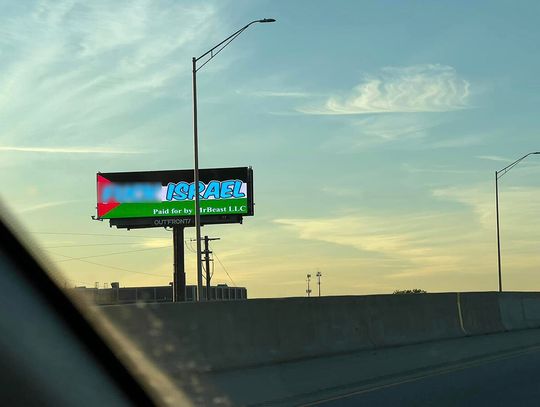 Zhakowane billboardy w Northbrook wyświetlały antyizraelskie hasła