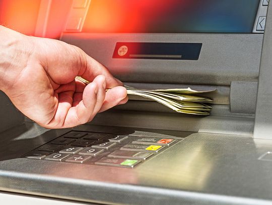 Złodzieje ukradli bankomat ze stacji benzynowej na północnym zachodzie Chicago